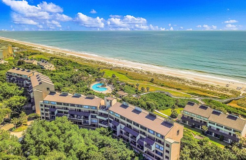 Fernandina Beach Condo | Elegant ocean-view townhome with beach access & pool - perfect location