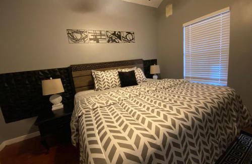Tougaloo House | Elegant Parisian Home near Fondren