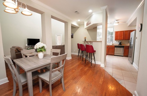 Tuscaloosa House | Elephant Hideaway: 3-Bed Townhome Near University of Alabama with Pool & Amenities