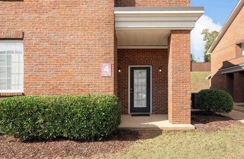 Tuscaloosa House | Elephant Hideaway: 3-Bed Townhome Near University of Alabama with Pool & Amenities