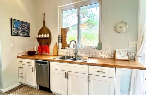 Waveland Cottage | Elevated Retreat in Coastal Pines