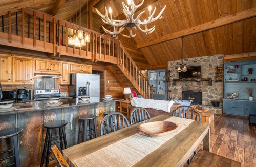 Walnut Mountain Cabin | Ellijay Mountain View, Fireplace, Firepit, HotTub, Gameroom, Grill & Pool