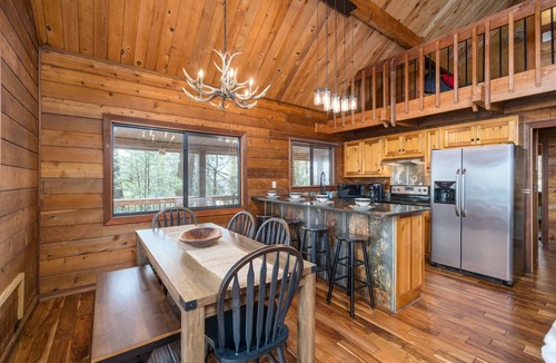 Walnut Mountain Cabin | Ellijay Mountain View, Fireplace, Firepit, HotTub, Gameroom, Grill & Pool