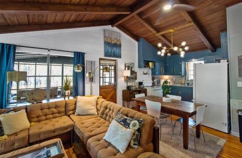 Shreveport House | Emerald Cove Lakeside Cabin Paddle, Relax,Unwind
