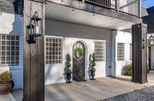 Wildwood Apartment | Enchanting Cottage with Historical Charm | Across From The Valley Venues & Lookout Mountain | Hiking
