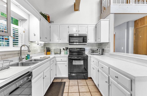 Jacksons' Gap House | End of Summer Specials! Lakefront with Private Dock, Kayaks, Fire Pit, Sleeps 8