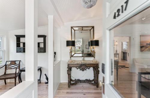 East Beach House | Endless Summer - 4217 Sixth Street