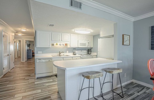 Bel Air Condo | Enjoy Peace, No Crowds at the beachfront Saltwater Sanctuary, Walk to Tootsie's