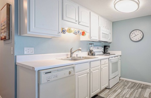 Bel Air Condo | Enjoy Peace, No Crowds at the beachfront Saltwater Sanctuary, Walk to Tootsie's