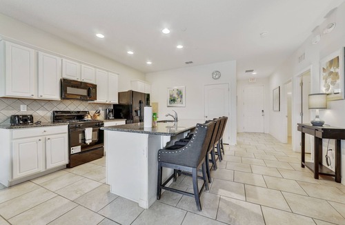 Loughman House | Enjoy STUNNING SUNSETS & VISTA VIEWS from PRISTINE townhome in LUXE community!