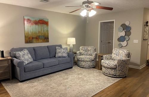 Auburn Condo | Enjoyable 2-bedroom condo walkable to Toomer's and Jordan Hare