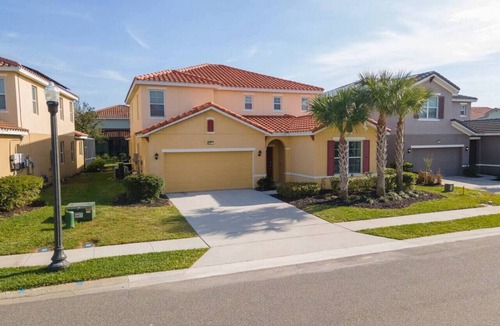 Loughman House | Entire House Davenport ~ Pool ~ Resort Access