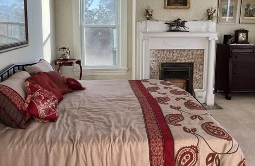 Roanoke House | Entire upstairs rooms
