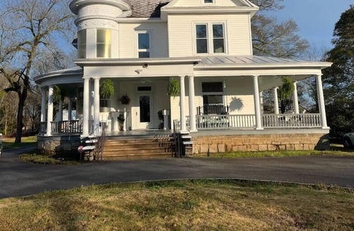 Roanoke House | Entire upstairs rooms