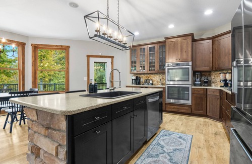Thompsonville House | Epic Riverfront~2 Homes on 5 Acres~GameRm~HotTub~Gym~Theater~2 min to CrystalMtn