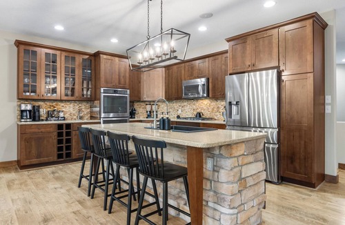 Thompsonville House | Epic Riverfront~2 Homes on 5 Acres~GameRm~HotTub~Gym~Theater~2 min to CrystalMtn