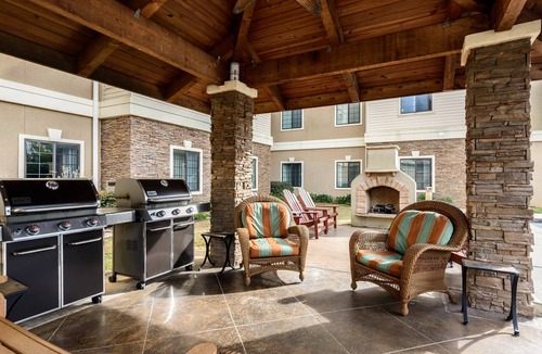 Oak Apartment | Equipped Studio | Top Location, Gym Access + Pool