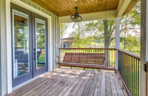 Harold House | Escape to Nature: Lakefront Jay Cottage w/Views!