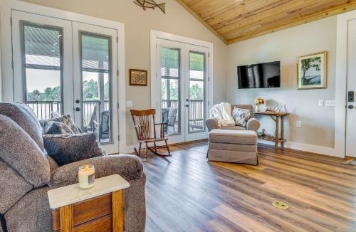 Harold House | Escape to Nature: Lakefront Jay Cottage w/Views!