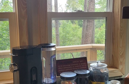 Mount Olive Cabin | Escape to the Canopy: Enchanting Treehouse Retreat in the Heart of Nature