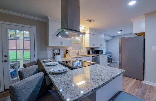 Northport House | Escape to your cozy Northport retreat, just a 5-min drive from University