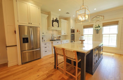 Delhi House | Executive Estate - Serene 4-bedroom farmhouse perfect for the Busy Executive