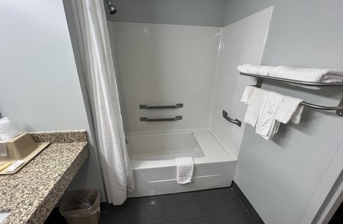 Pelham Hotel | Executive Inn