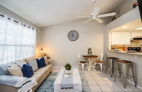 Glendale Condo | Experience Glendale near Cardinal Stadium. Quiet comfy condo with full kitchen.