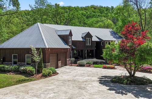 Horton House | Experience Peace by the Creek A 5-Bedroom Retreat