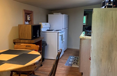 Scottsboro Cabin | Experience staying in a late 1800’s cabin. Located near the Tennessee River