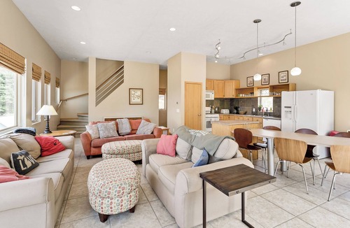 Shelby House | Experience the charm of Great Lakes Villa - with stunning lake views.