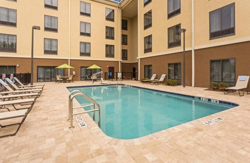 Orlando House | Experience warm hospitality and ultimate convenience at our room.