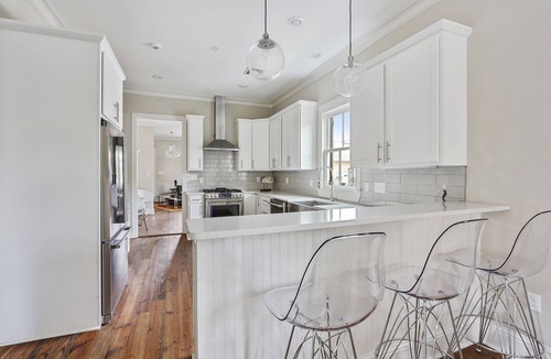 Irish Channel House | Explore Magazine Street from a Chic, Tranquil Home
