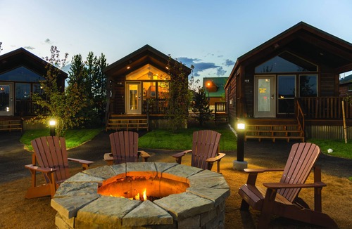 West Yellowstone Hotel | Explorer Cabins At Yellowstone