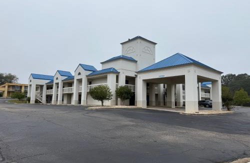 Troy Hotel | EXPRESS INN Troy