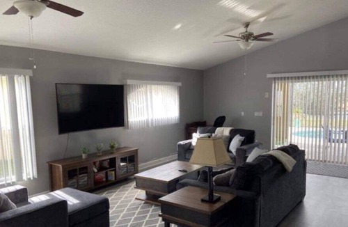 West Stonebridge House | EXQUISITE 4 BEDROOM DISNEY VACATION HOME, FREE POOL HEAT OCTOBER - APRIL!!.