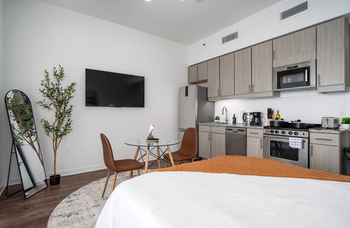 Avondale Apartment | Exquisite Studio l DT Birmingham w Private Balcony