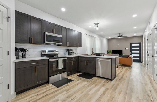 Gentilly Terrace House | Fabulous 2-bed 2 bath house with AC, Washer/Dryer, New Appliances & King Bed