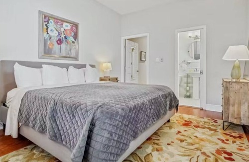 Lower Garden District Apartment | Fabulous Cozy 2BR Steps to Magazine Covered Patio