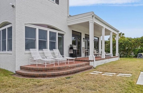 Old Ponte Vedra Beach House | Fabulous single family home in the heart of Ponte Vedra Beach!