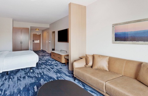 Crestline Heights Hotel | Fairfield Inn & Suites by Marriott Birmingham Colonnade