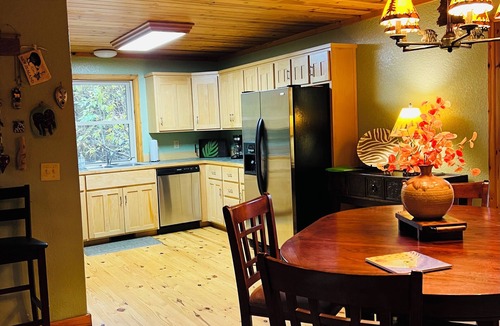 Bonnerdale Cabin | Fall in a Ouachita Mt cabin, close to lake crystal digging, hiking, biking