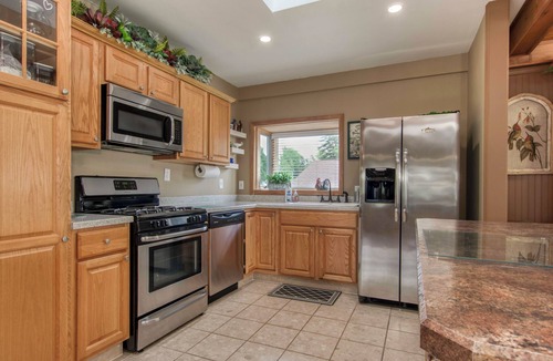 Rodney House | Family can Relax & Enjoy the Peace of our Hidden Gem on All Sports Jehnsen Lake