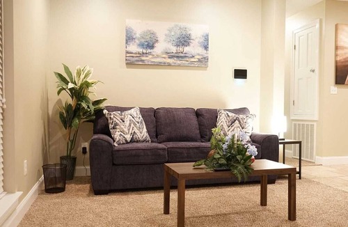 Kreole Apartment | Family-friendly 3BR/2B 4 TVs Full Kitchen Balcony