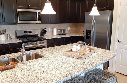 Loughman House | 🌞 Family friendly, beautifully decorated, 2 min walk to resort pool facilities!