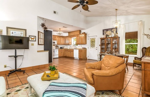 Bagdad House | Family-Friendly Cottage Retreat w/Fire Pit