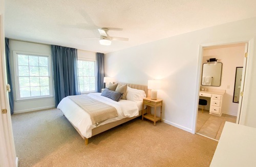 Eatonton House | Family Friendly Lake Sinclair Getaway - kayaks and fire pit