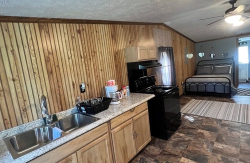 Preston Cottage | Family friendly, quiet neighborhood, 7 minutes from town. 20 minutes from Casino
