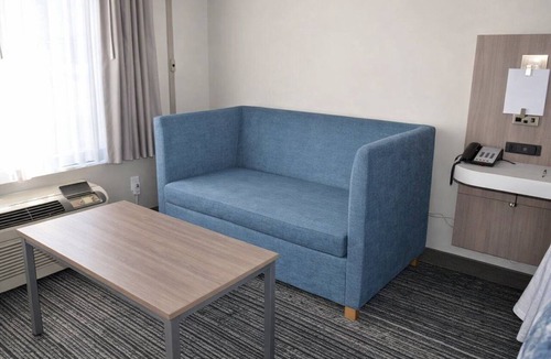 Foley Hotel | Family-Friendly Room Near Foley Sports Complex-1.2miles | Free Breakfast
