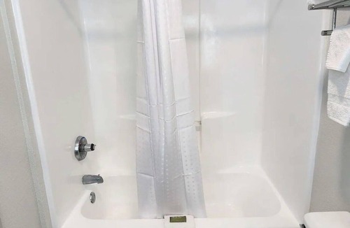 Foley Hotel | Family-Friendly Room Near Foley Sports Complex-1.2miles | Free Breakfast